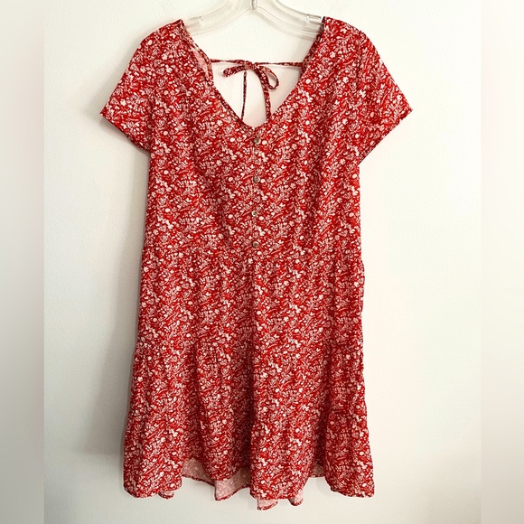 bohme Dresses & Skirts - Bohme Ditsy Floral Knee Length Dress with Cap Sleeves